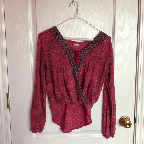 Floral women’s Hollister top - Picture 1 of 3